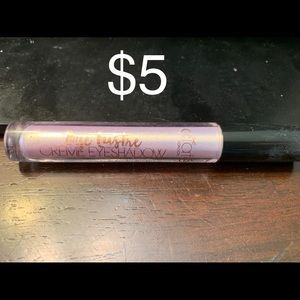 Eye luster liquid eyeshadow